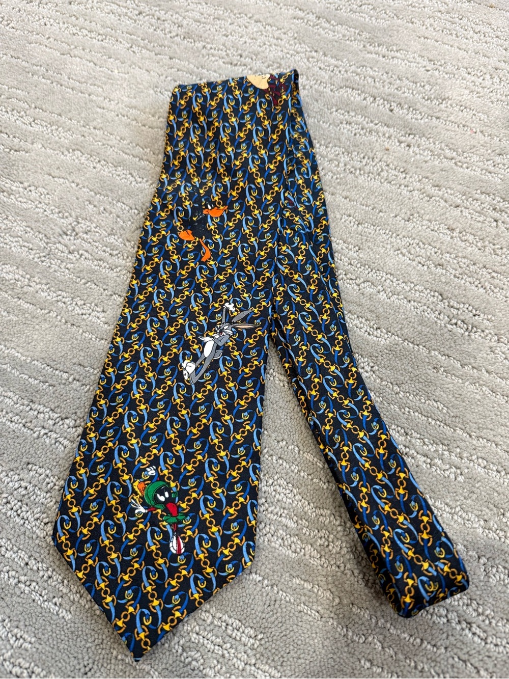 Looney Tunes Mania Bugs Bunny Marvin Martian Daffy Duck Novelty Tie